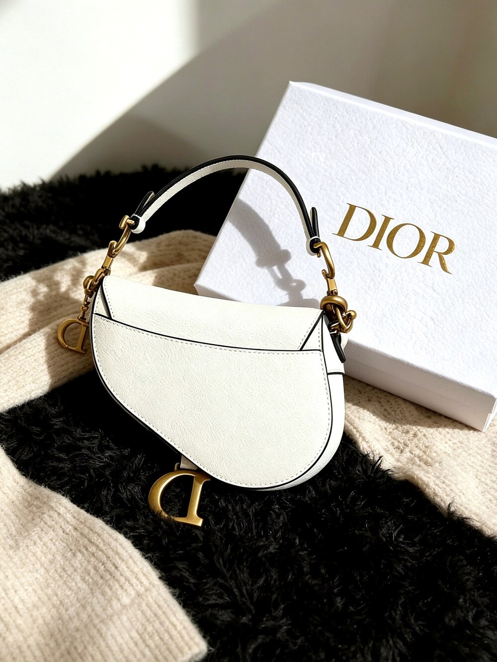 Dior White Grained Leather Saddle Medium Shoulder Bag - Picture 4 of 6